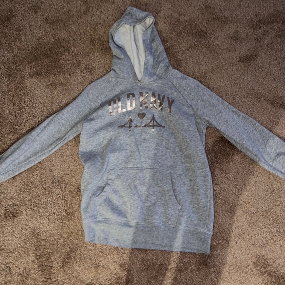 Soft thin hoodie that is very comfy